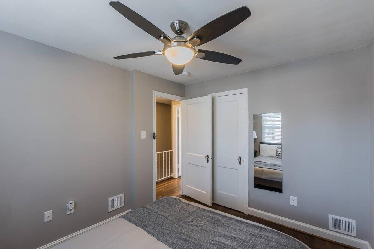 Beautiful 3Br 2Ba House With Cozy Backyard By Cozysuites アレクサンドリア エクステリア 写真