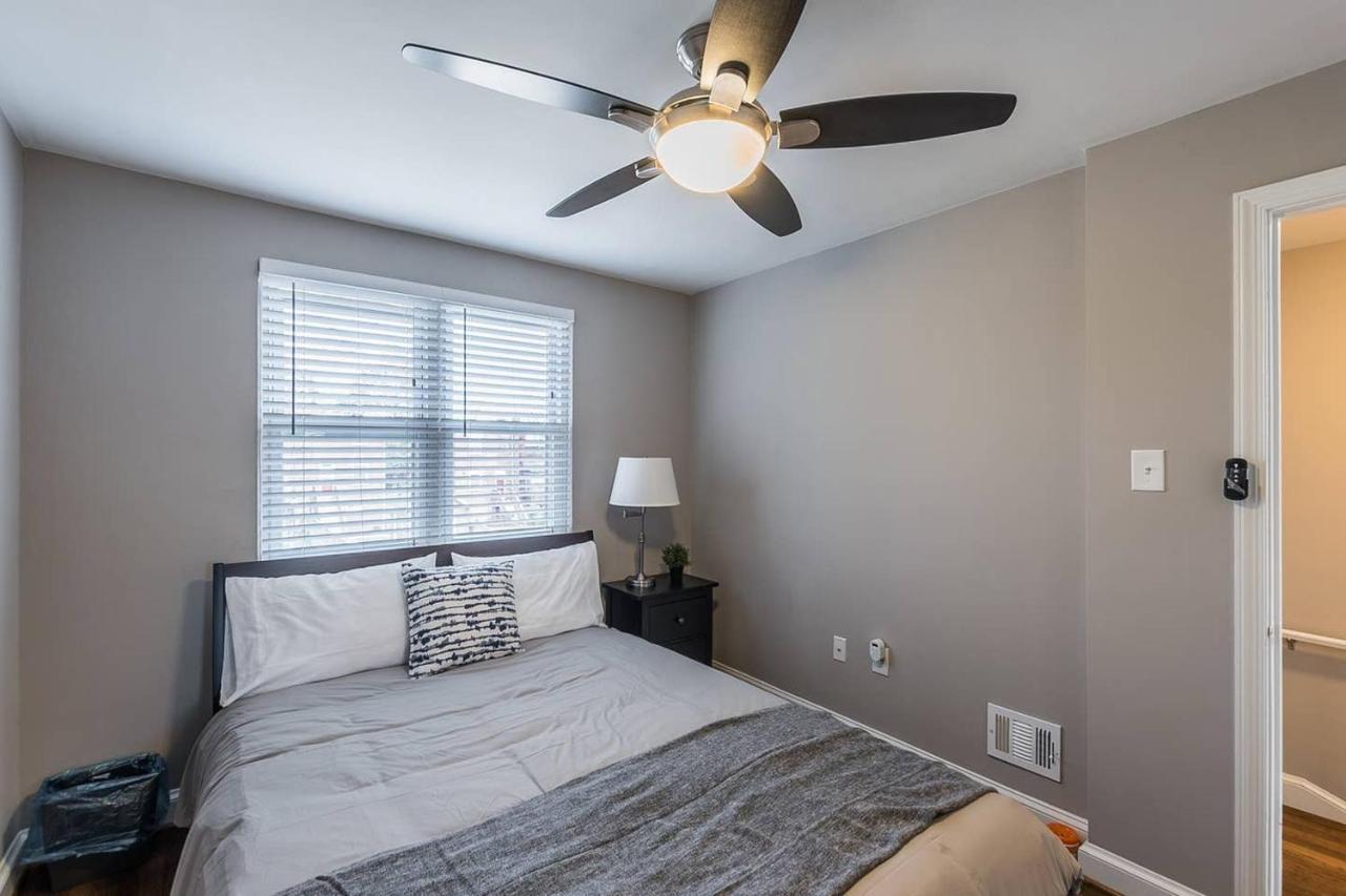 Beautiful 3Br 2Ba House With Cozy Backyard By Cozysuites アレクサンドリア エクステリア 写真