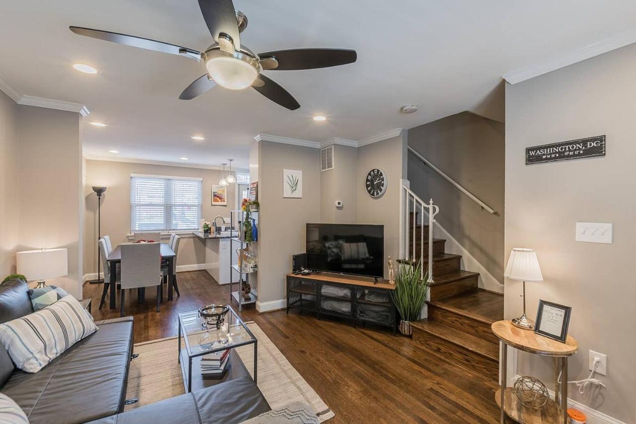 Beautiful 3Br 2Ba House With Cozy Backyard By Cozysuites アレクサンドリア エクステリア 写真