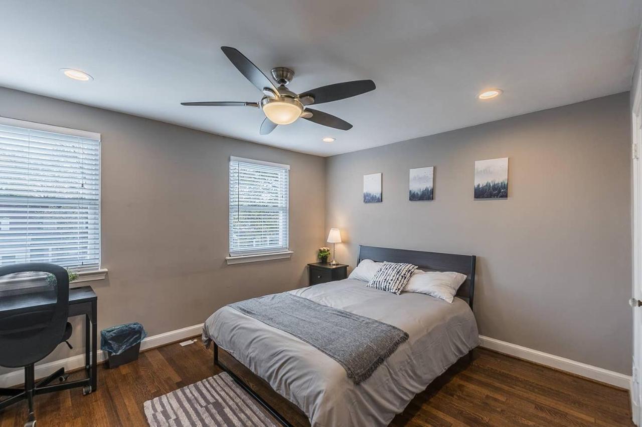 Beautiful 3Br 2Ba House With Cozy Backyard By Cozysuites アレクサンドリア エクステリア 写真