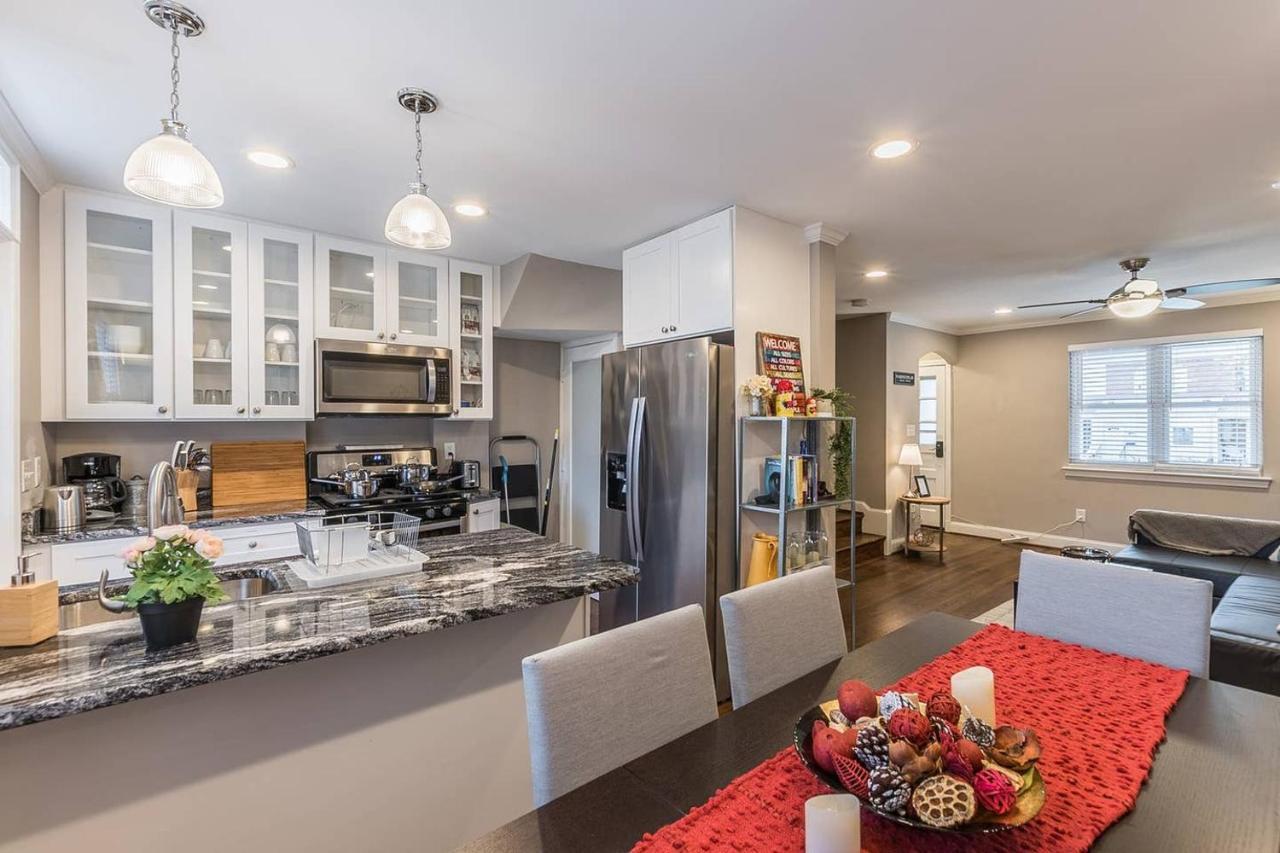 Beautiful 3Br 2Ba House With Cozy Backyard By Cozysuites アレクサンドリア エクステリア 写真