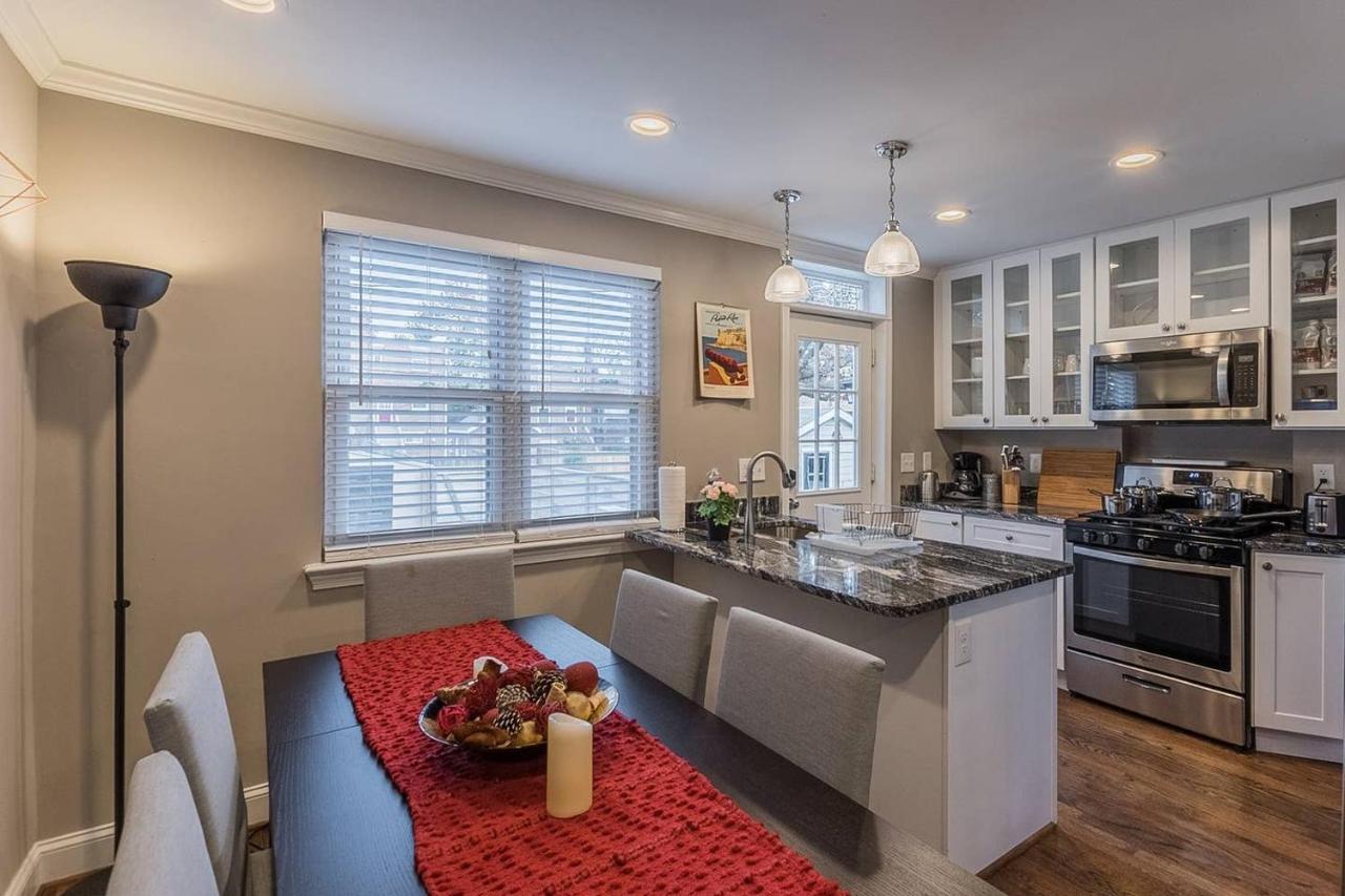 Beautiful 3Br 2Ba House With Cozy Backyard By Cozysuites アレクサンドリア エクステリア 写真