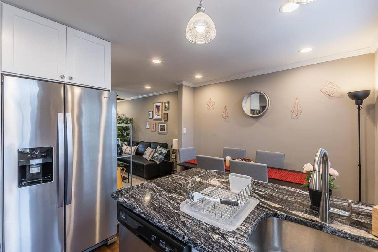 Beautiful 3Br 2Ba House With Cozy Backyard By Cozysuites アレクサンドリア エクステリア 写真