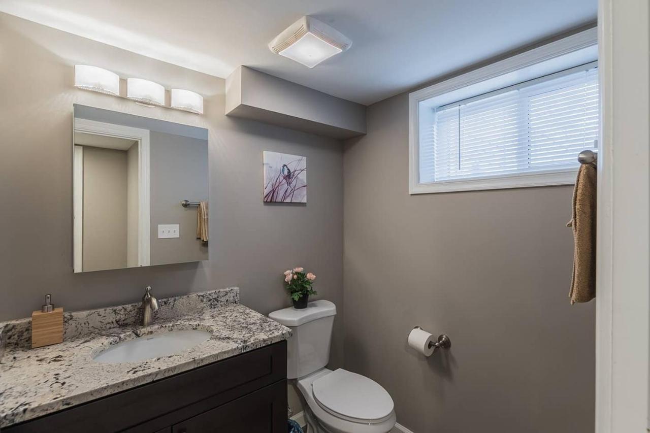 Beautiful 3Br 2Ba House With Cozy Backyard By Cozysuites アレクサンドリア エクステリア 写真