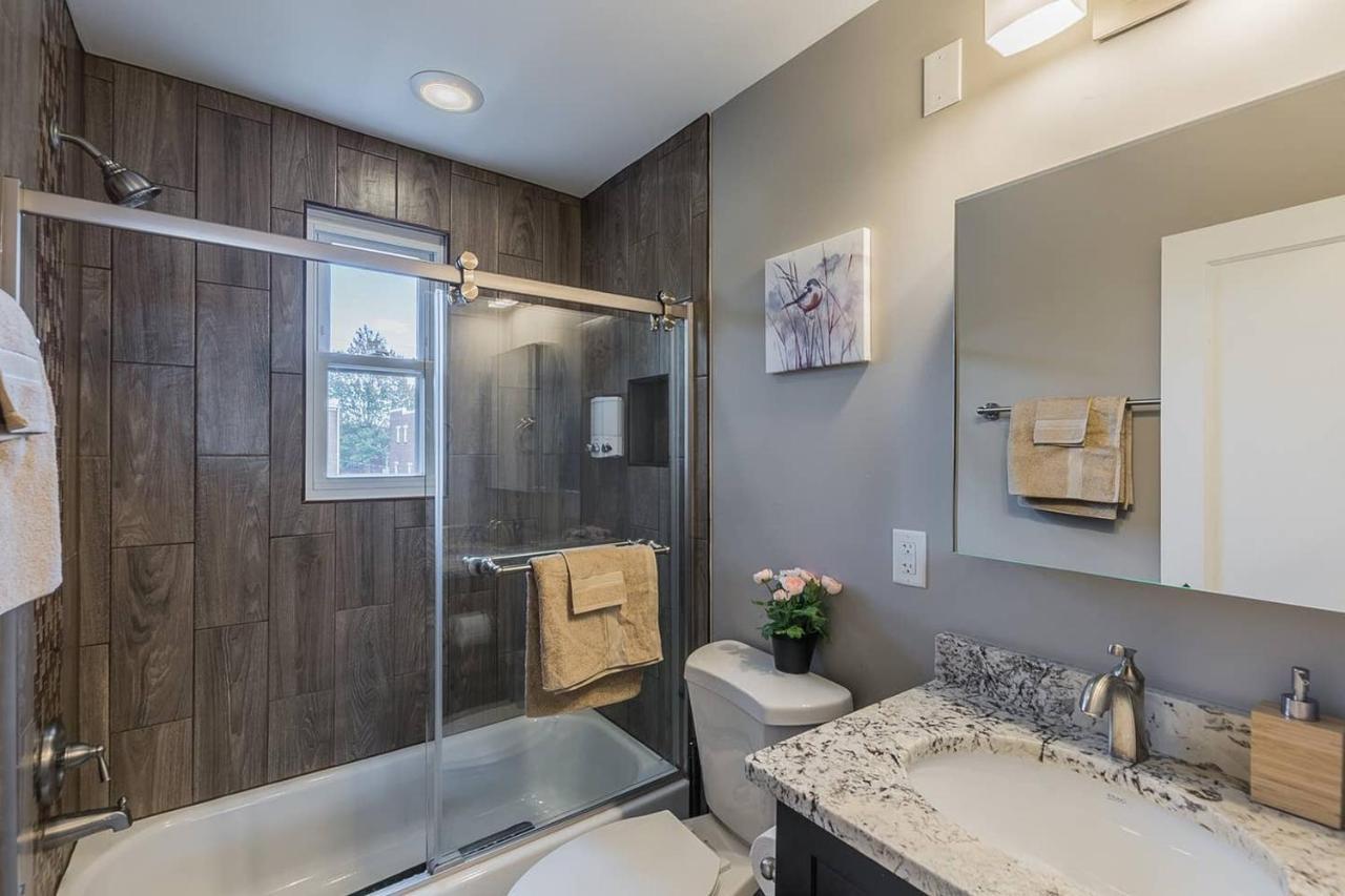 Beautiful 3Br 2Ba House With Cozy Backyard By Cozysuites アレクサンドリア エクステリア 写真